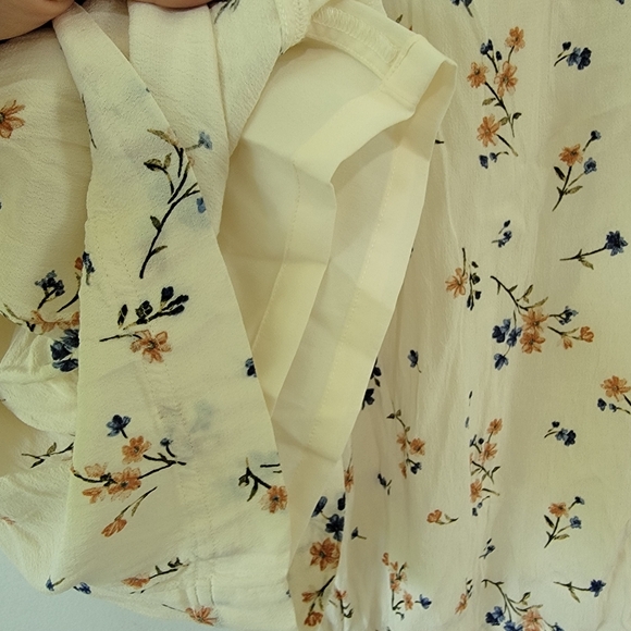 American Eagle Wide Leg Flowy Cream Floral Palazzo Pants Women's Size Medium - Picture 3 of 6